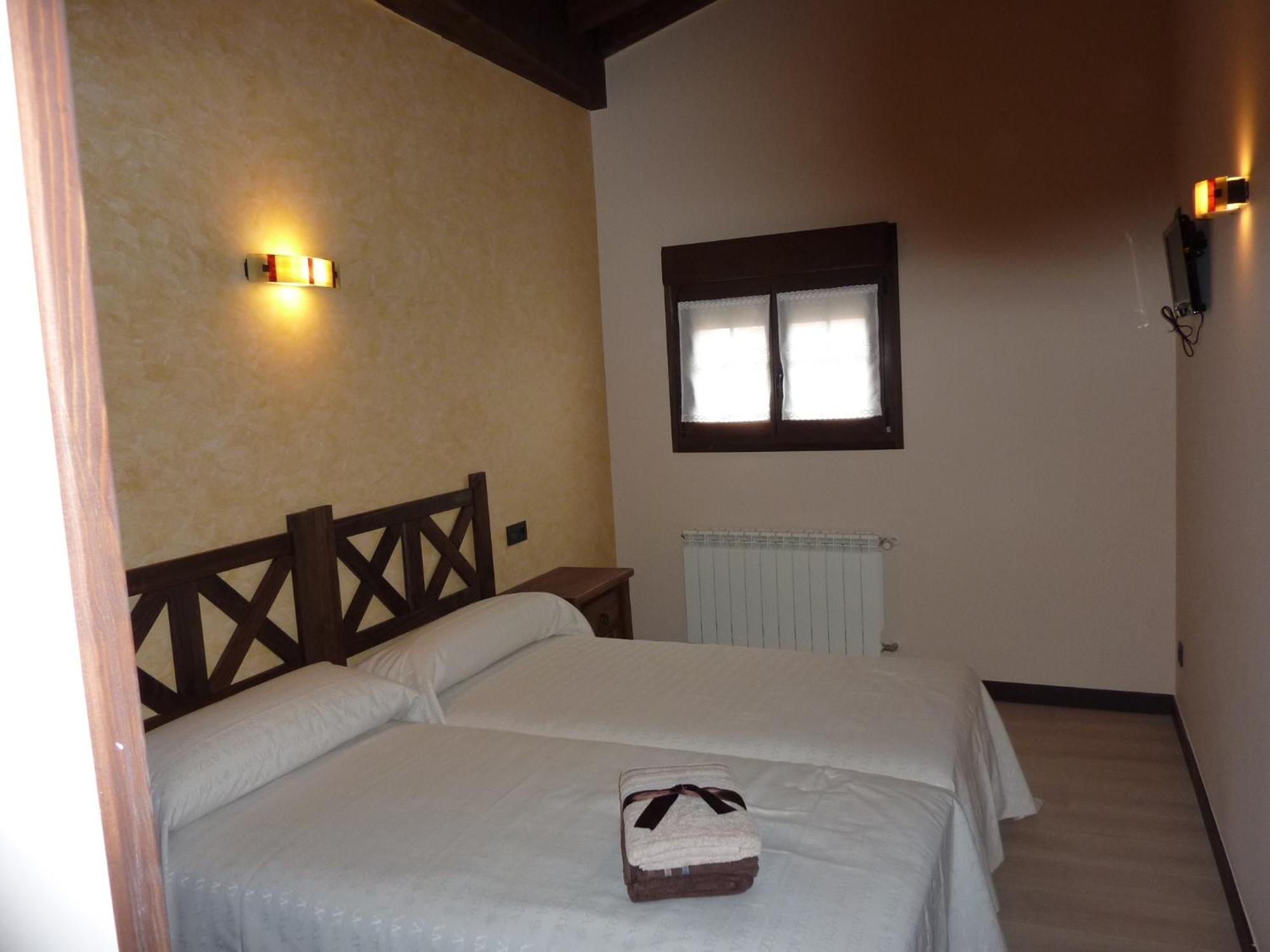 La Cerca De Dona Jimena Guest House Modúbar de San Cibrián Eksteriør bilde